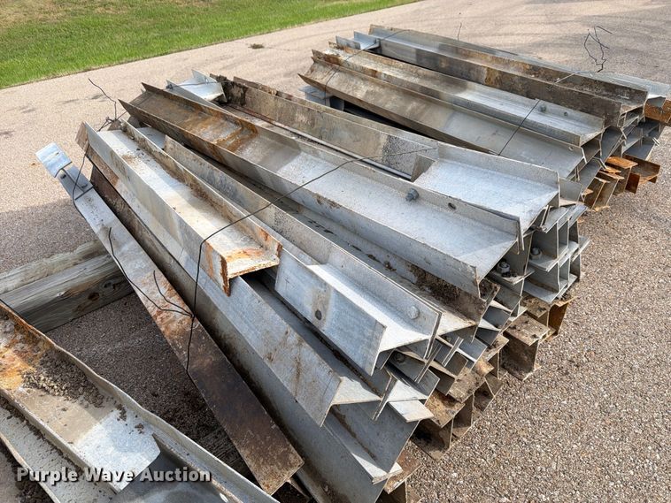 image for item EL1051 (25) guard rail posts
