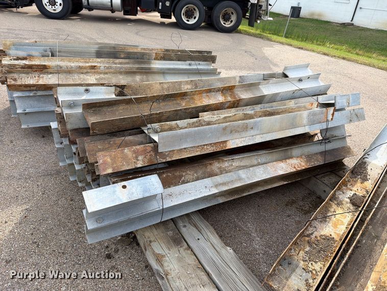 image for item EL1051 (25) guard rail posts