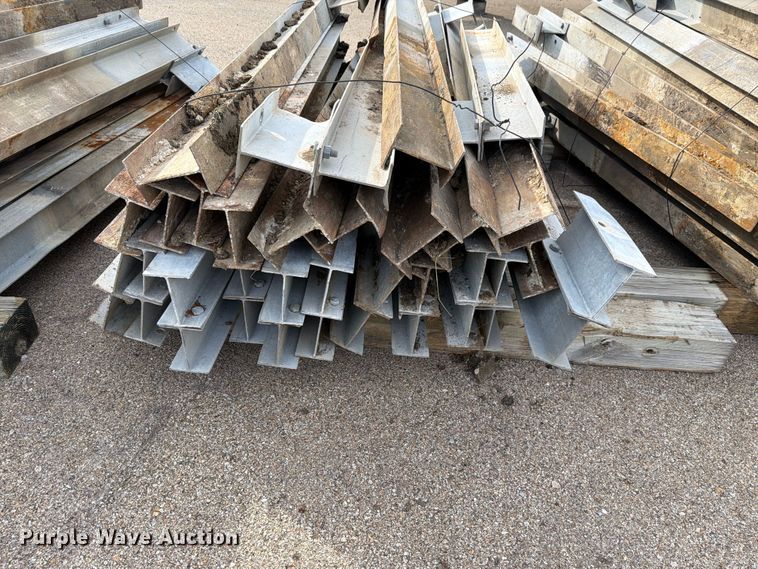 image for item EL1051 (25) guard rail posts