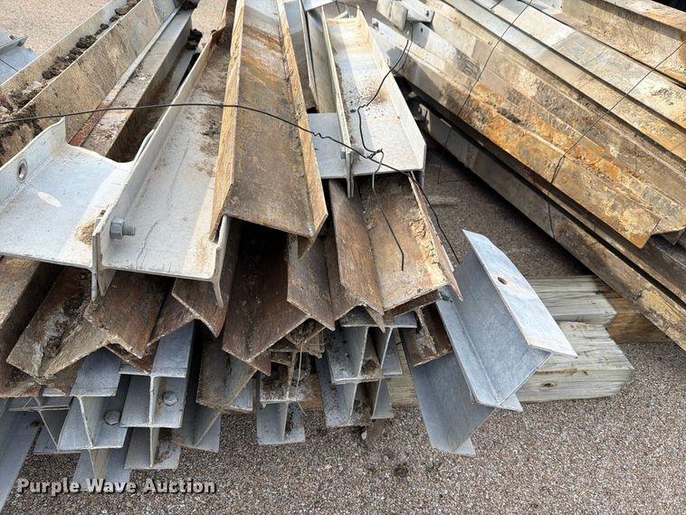image for item EL1051 (25) guard rail posts