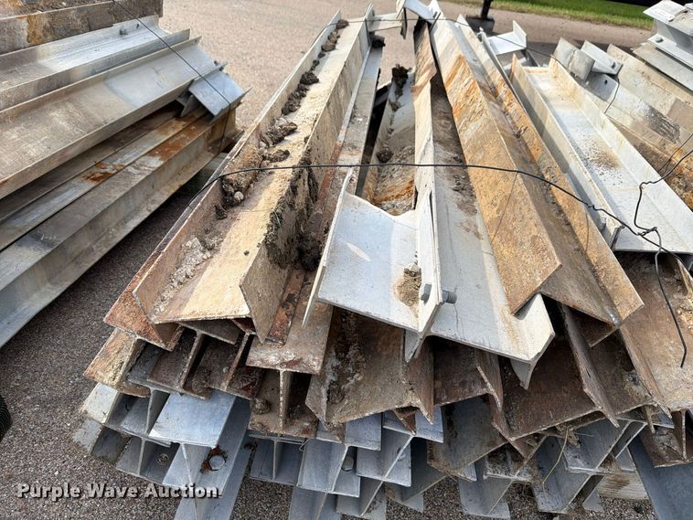 image for item EL1051 (25) guard rail posts