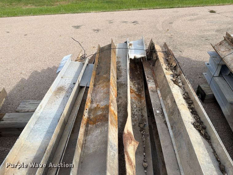 image for item EL1051 (25) guard rail posts