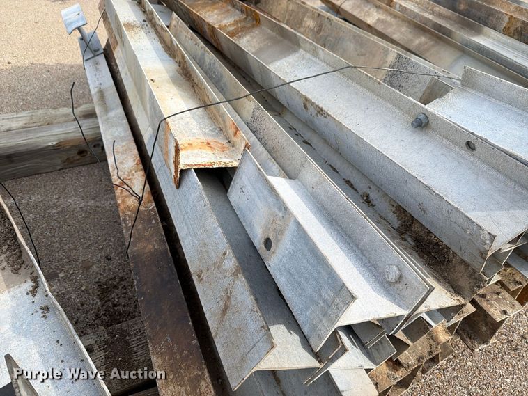 image for item EL1051 (25) guard rail posts