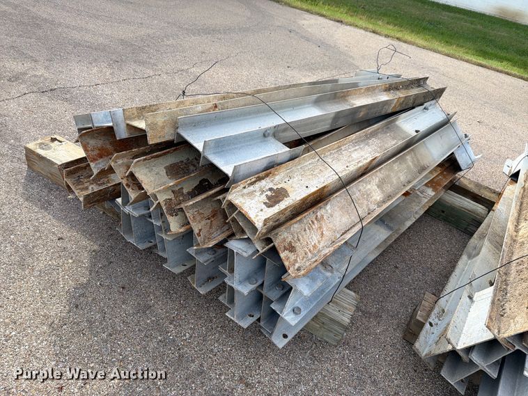 image for item EL1052 (25) guard rail posts