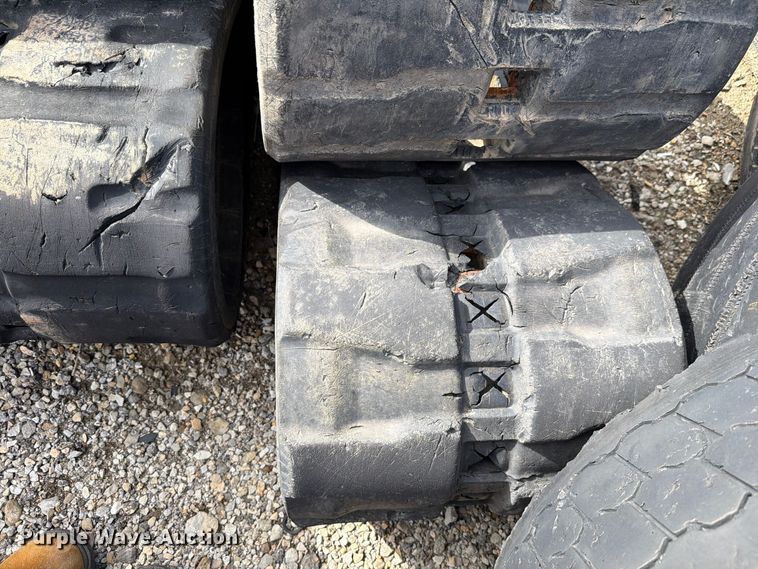 image for item EL1054 (3) rubber tracks