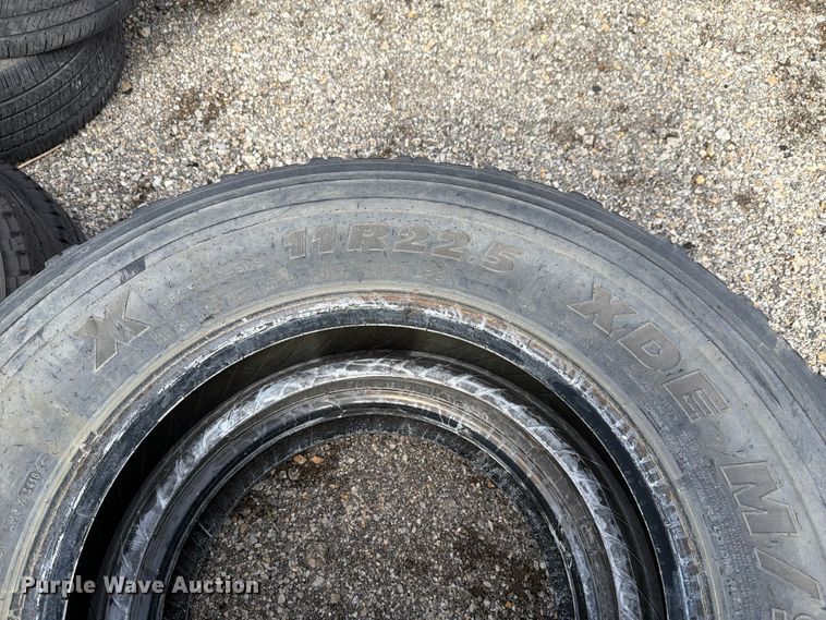 image for item EL1055 Approximately 85 tires