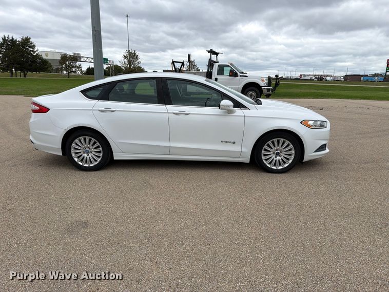 image for item FH6450 2014 Ford Fusion Hybrid SE 