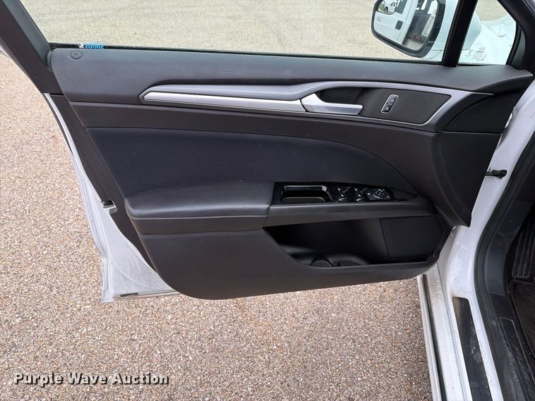 image for item FH6450 2014 Ford Fusion Hybrid SE 
