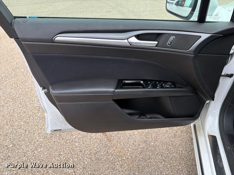 image for item FH6450 2014 Ford Fusion Hybrid SE 