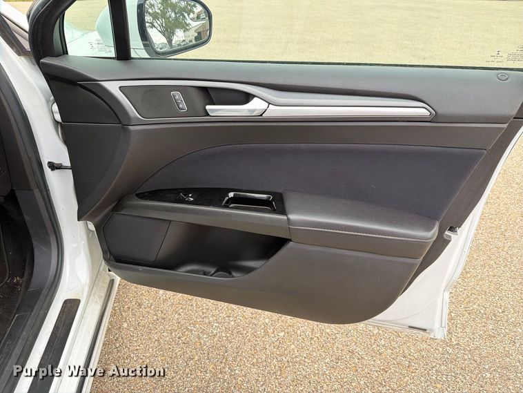 image for item FH6450 2014 Ford Fusion Hybrid SE 
