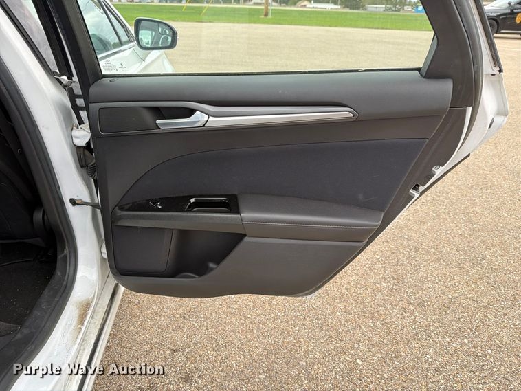 image for item FH6450 2014 Ford Fusion Hybrid SE 