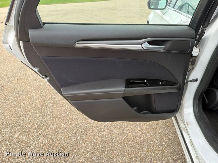 image for item FH6450 2014 Ford Fusion Hybrid SE 