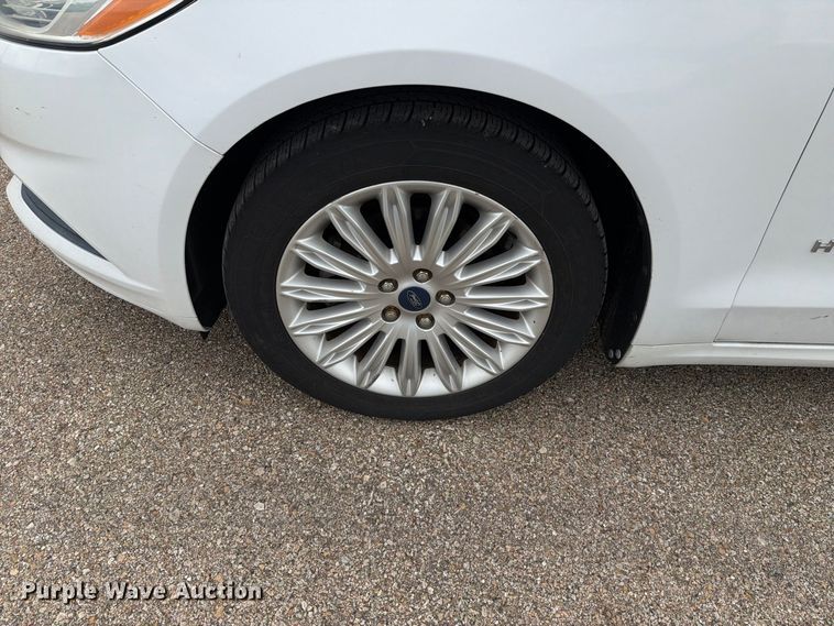 image for item FH6450 2014 Ford Fusion Hybrid SE 