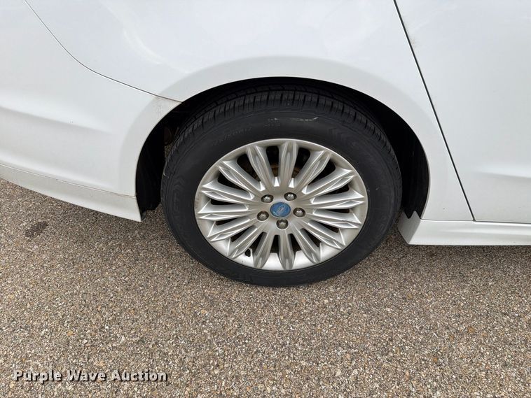 image for item FH6450 2014 Ford Fusion Hybrid SE 