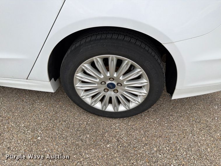 image for item FH6450 2014 Ford Fusion Hybrid SE 