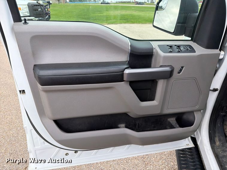 image for item FH6453 2020 Ford F150 XLT Crew Cab pickup truck