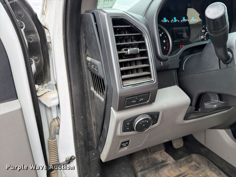 image for item FH6453 2020 Ford F150 XLT Crew Cab pickup truck
