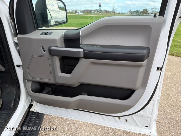 image for item FH6453 2020 Ford F150 XLT Crew Cab pickup truck