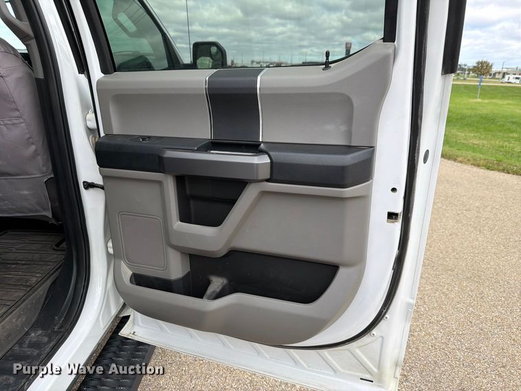 image for item FH6453 2020 Ford F150 XLT Crew Cab pickup truck