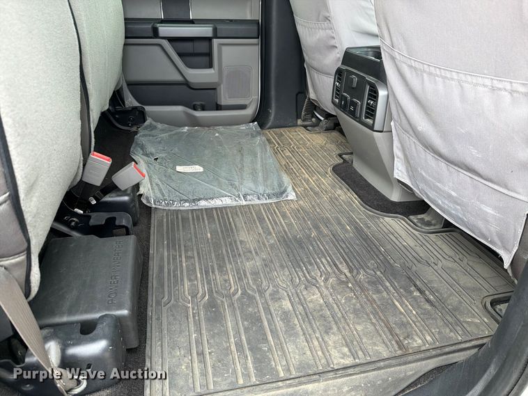 image for item FH6453 2020 Ford F150 XLT Crew Cab pickup truck