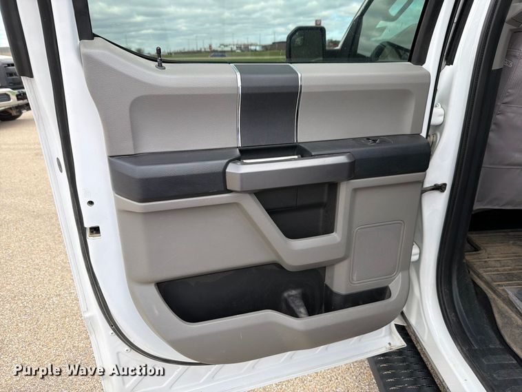 image for item FH6453 2020 Ford F150 XLT Crew Cab pickup truck