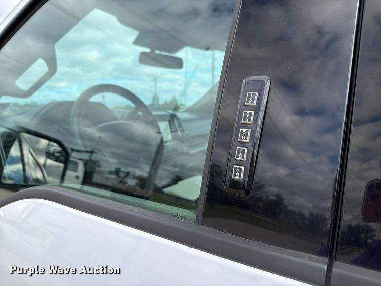 image for item FH6472 2020 Ford F150 XLT Crew Cab pickup truck