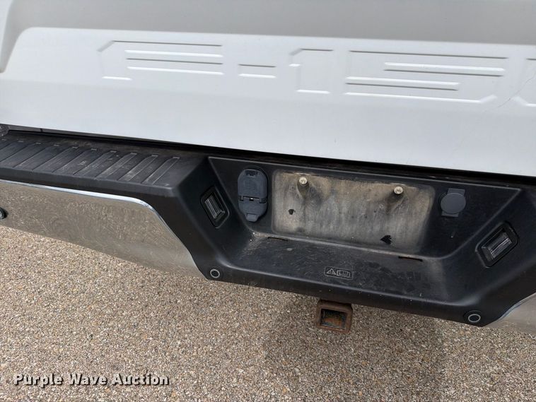 image for item FH6472 2020 Ford F150 XLT Crew Cab pickup truck