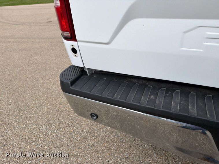 image for item FH6472 2020 Ford F150 XLT Crew Cab pickup truck