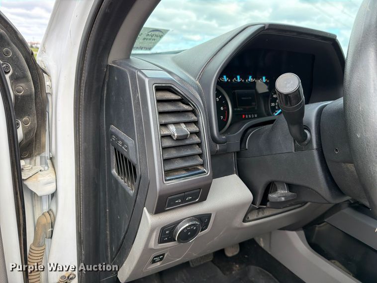 image for item FH6472 2020 Ford F150 XLT Crew Cab pickup truck