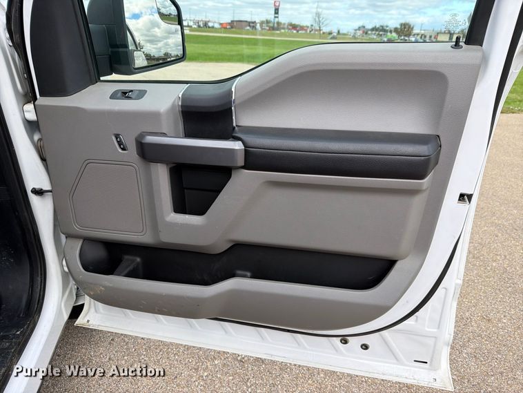 image for item FH6472 2020 Ford F150 XLT Crew Cab pickup truck