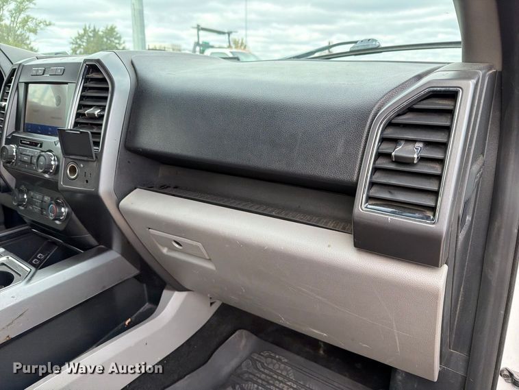 image for item FH6472 2020 Ford F150 XLT Crew Cab pickup truck