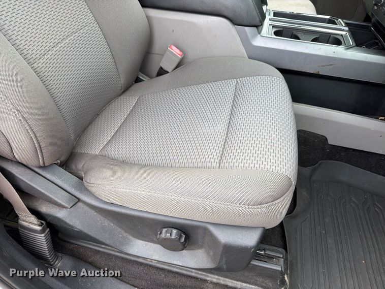 image for item FH6472 2020 Ford F150 XLT Crew Cab pickup truck