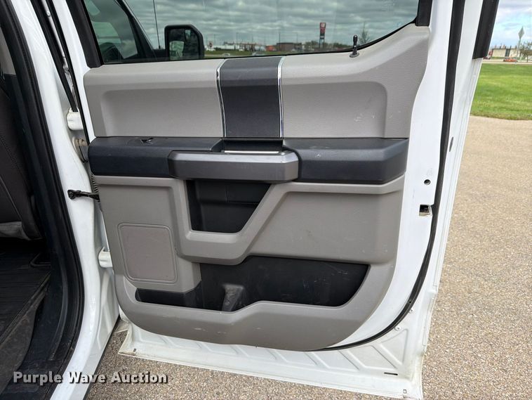 image for item FH6472 2020 Ford F150 XLT Crew Cab pickup truck