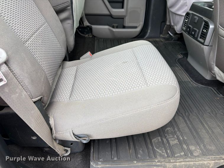 image for item FH6472 2020 Ford F150 XLT Crew Cab pickup truck