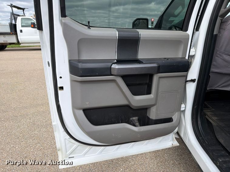 image for item FH6472 2020 Ford F150 XLT Crew Cab pickup truck
