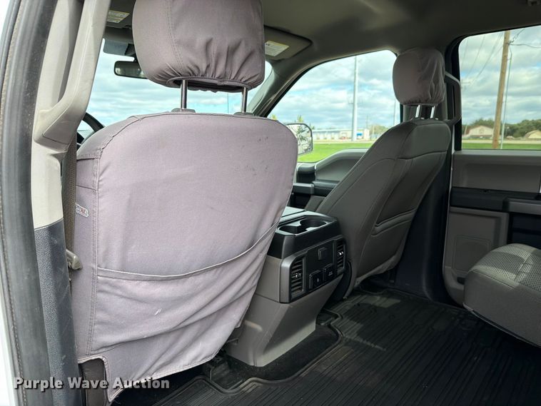 image for item FH6472 2020 Ford F150 XLT Crew Cab pickup truck