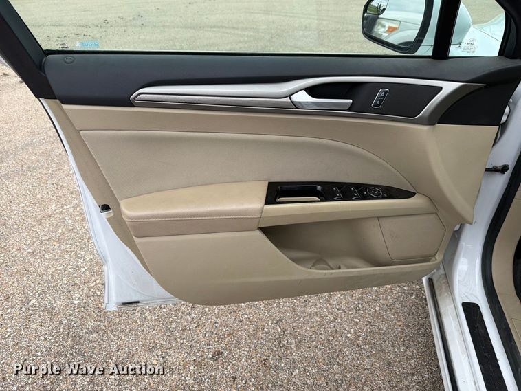 image for item FH6474 2016 Ford Fusion Hybrid SE 
