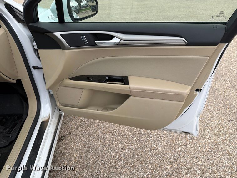 image for item FH6474 2016 Ford Fusion Hybrid SE 
