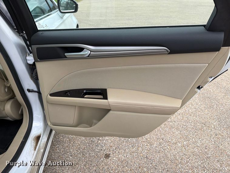 image for item FH6474 2016 Ford Fusion Hybrid SE 