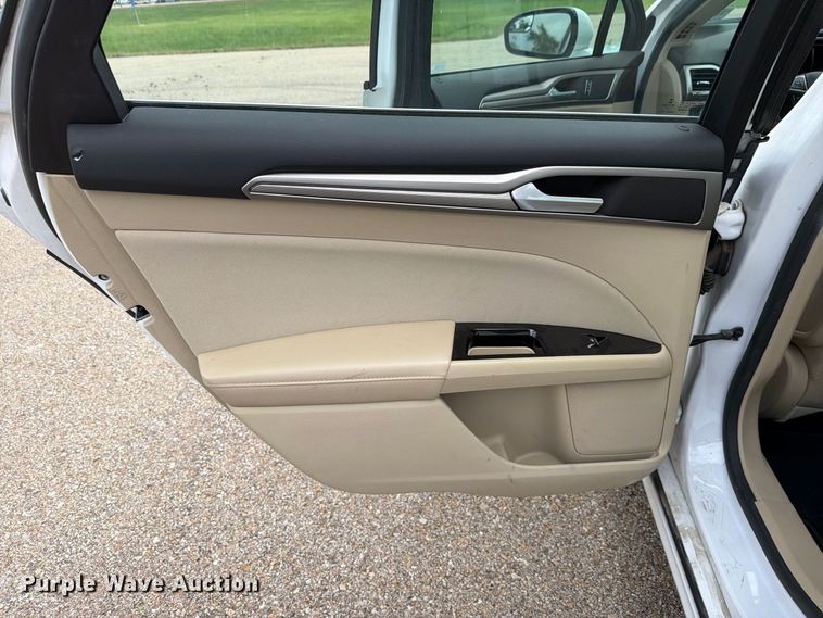 image for item FH6474 2016 Ford Fusion Hybrid SE 