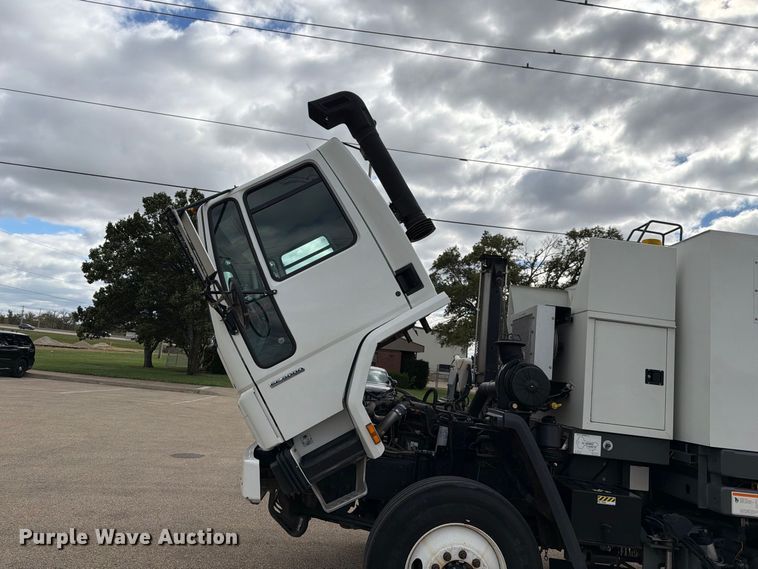 2006 Sterling SC8000