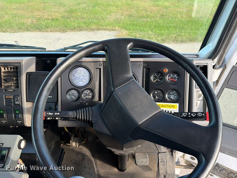 2006 Sterling SC8000