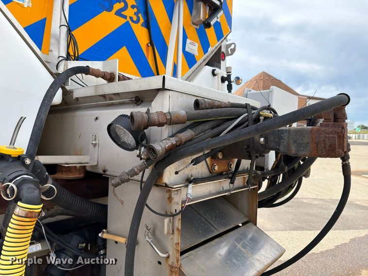 image for item FH6480 2015 International WorkStar 7500 dump truck