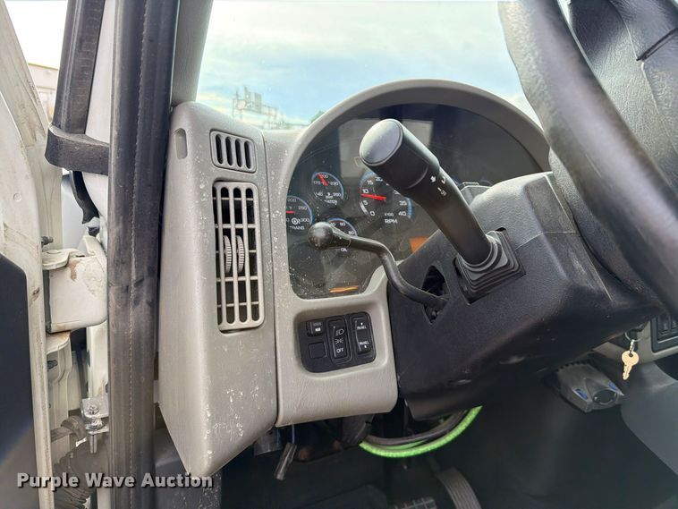 image for item FH6480 2015 International WorkStar 7500 dump truck