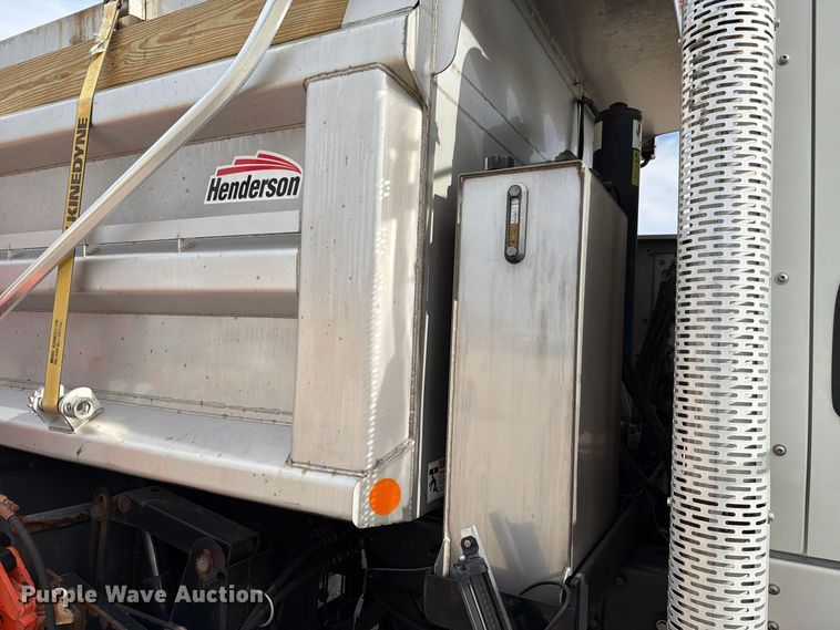 image for item FH6480 2015 International WorkStar 7500 dump truck