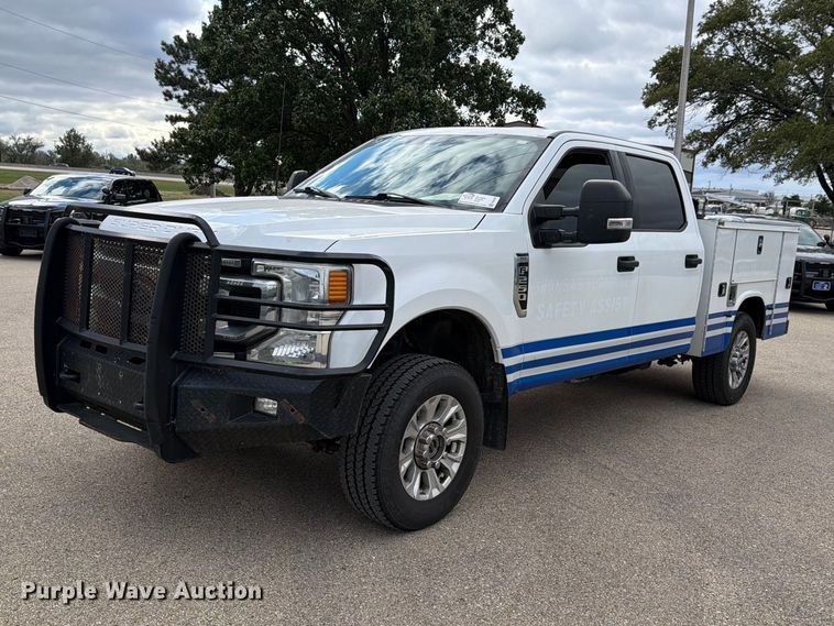 image for item FH6499 2022 Ford F250 Super Duty Crew Cab utility bed pickup truck