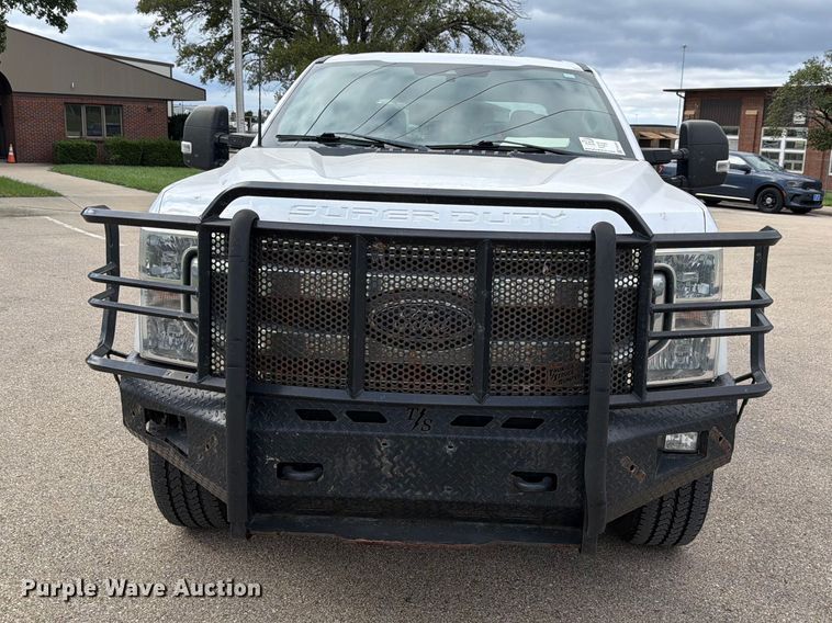 image for item FH6499 2022 Ford F250 Super Duty Crew Cab utility bed pickup truck