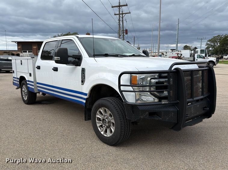 image for item FH6499 2022 Ford F250 Super Duty Crew Cab utility bed pickup truck