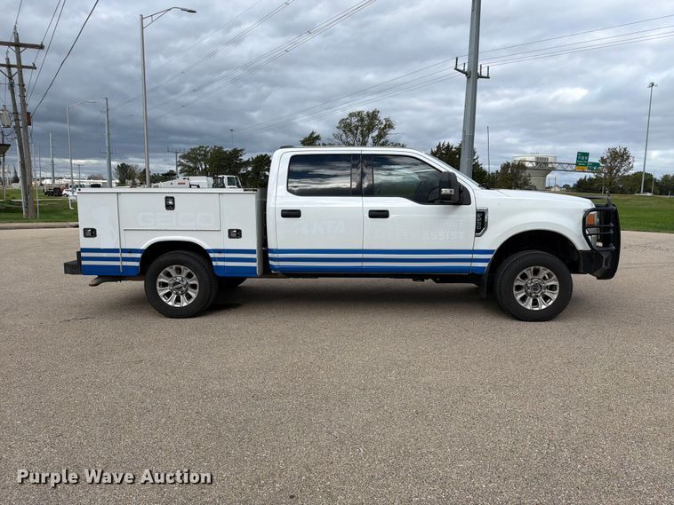 image for item FH6499 2022 Ford F250 Super Duty Crew Cab utility bed pickup truck