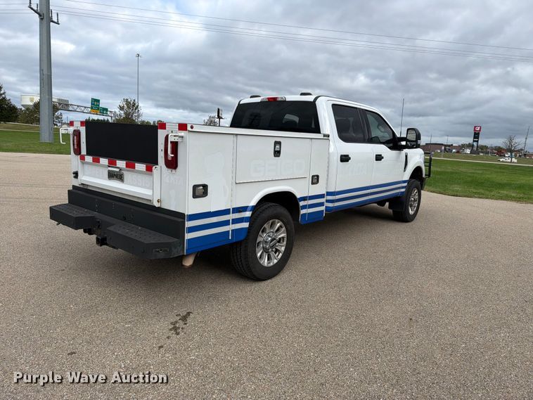 image for item FH6499 2022 Ford F250 Super Duty Crew Cab utility bed pickup truck